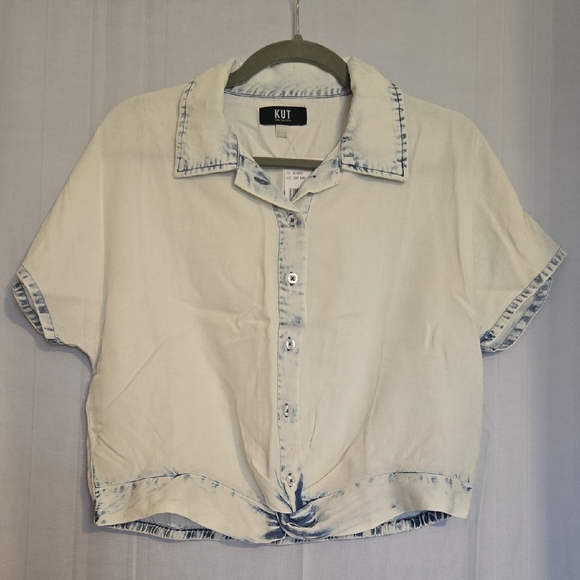 Kut from the Kloth Tops - Kut from the Kloth Light Wash Cropped Button-Up Shirt Sz XS NWT
